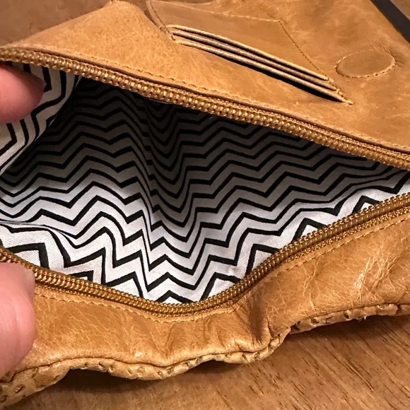 HOBO The Original Textured Floral Leather Clip Frame Wallet - Picture 6 of 8